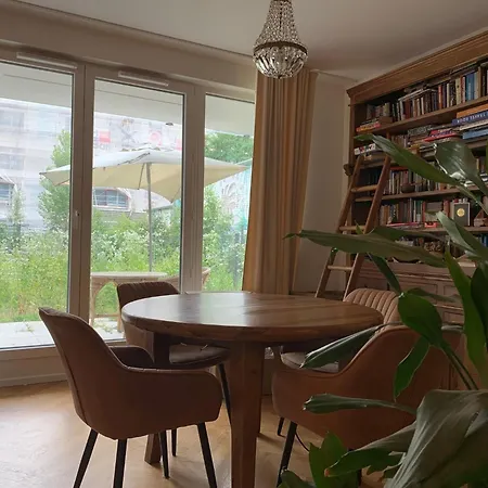Wanderers Nest Apartment Warsaw